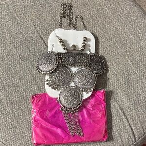 Necklace and earring set